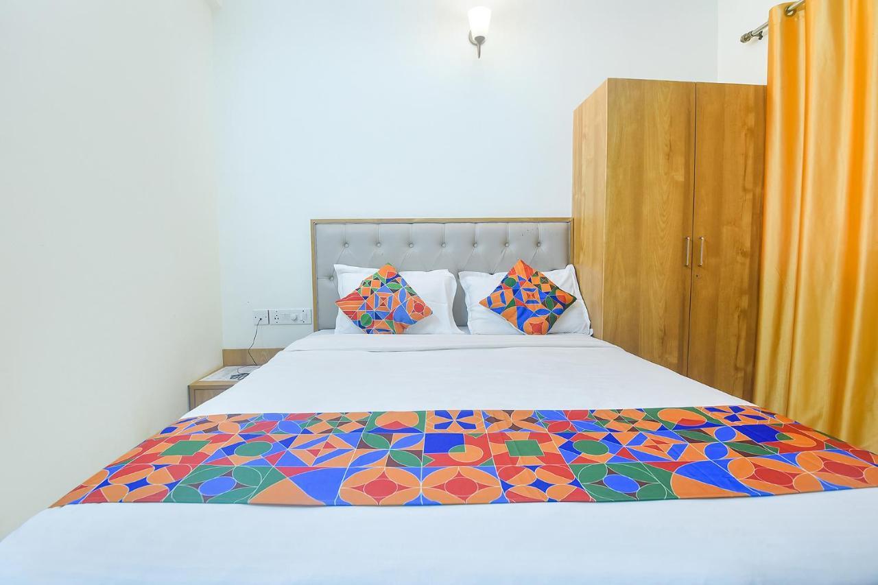 Fabexpress De Classio With Pool - Nr Candolim Beach Hotel Exterior photo