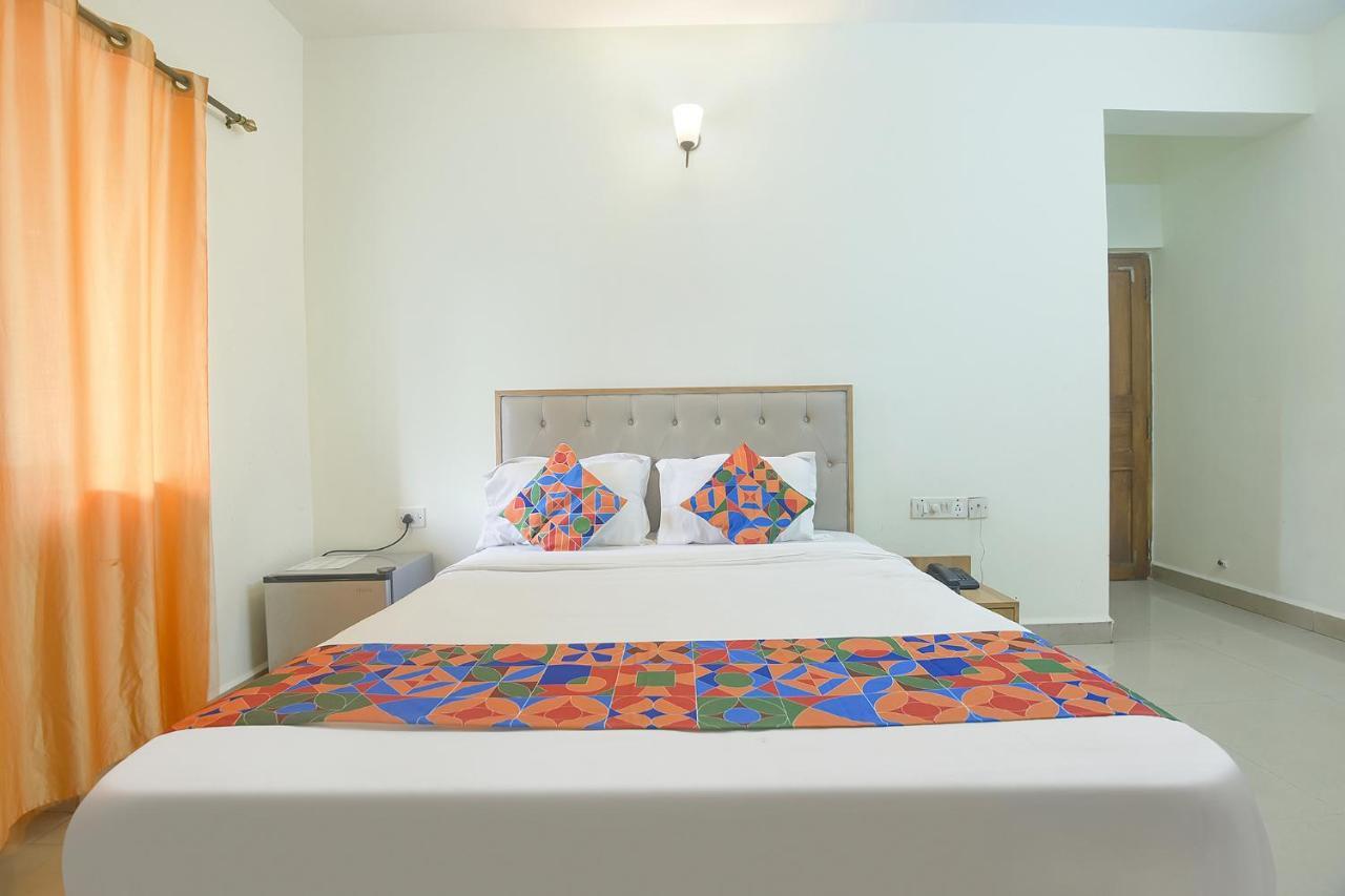 Fabexpress De Classio With Pool - Nr Candolim Beach Hotel Exterior photo